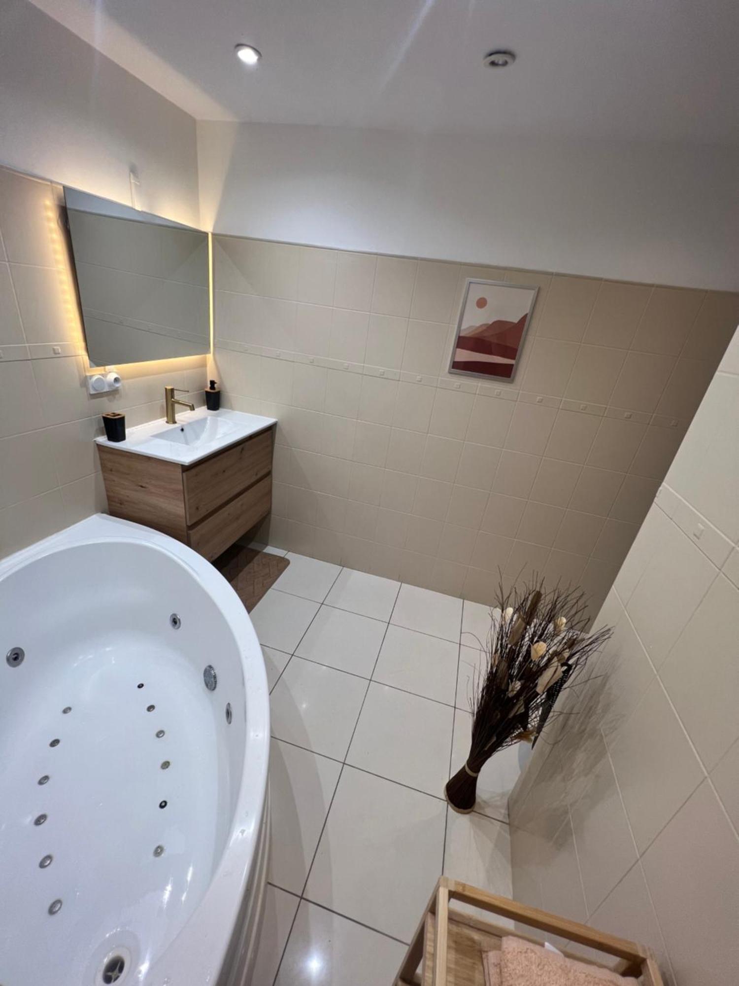 Appartement Pres De Paris, Disney & Cdg Tremblay-en-France Esterno foto