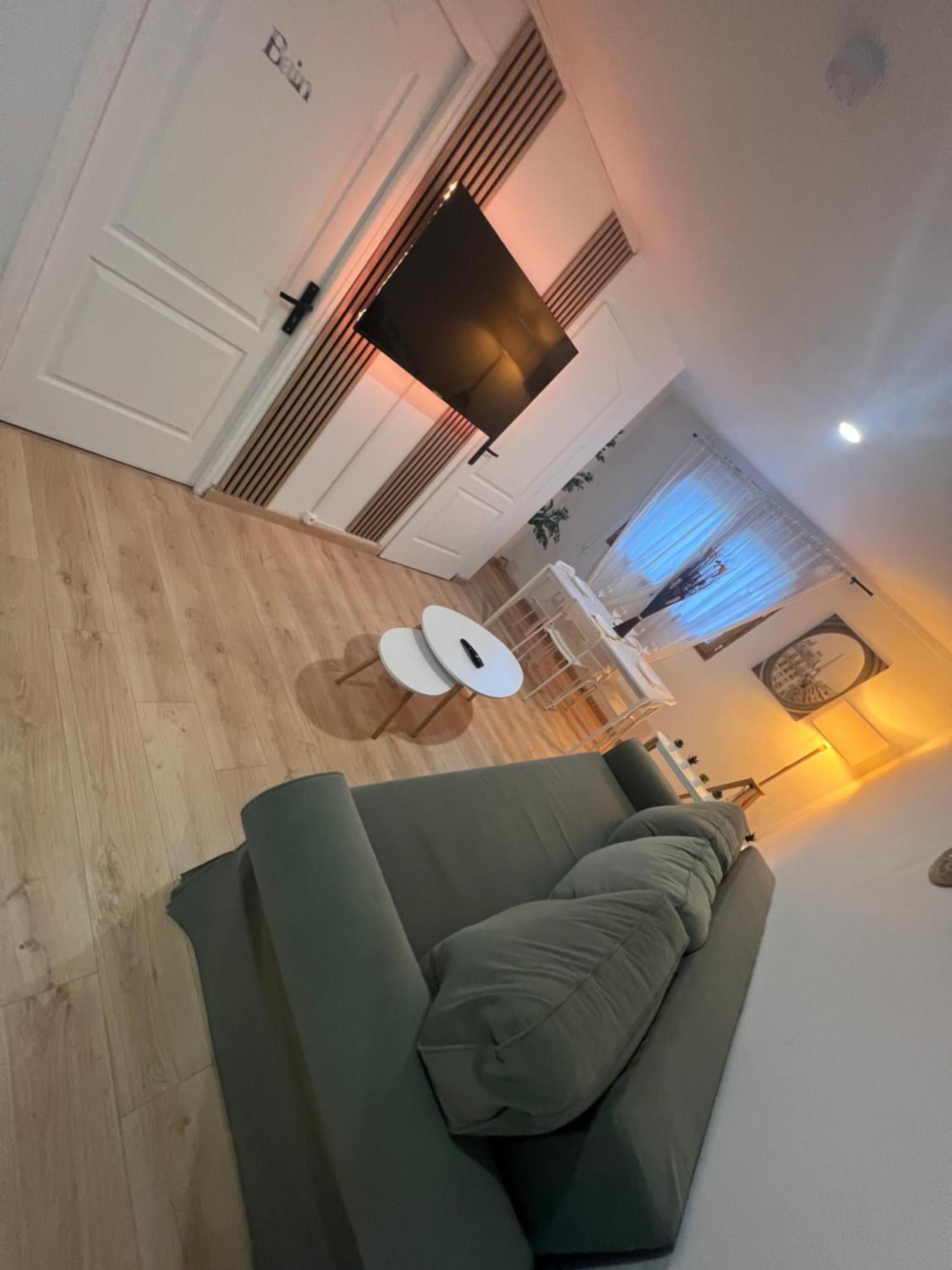 Appartement Pres De Paris, Disney & Cdg Tremblay-en-France Esterno foto